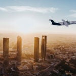 Avión sobrevuela las cuatro torres