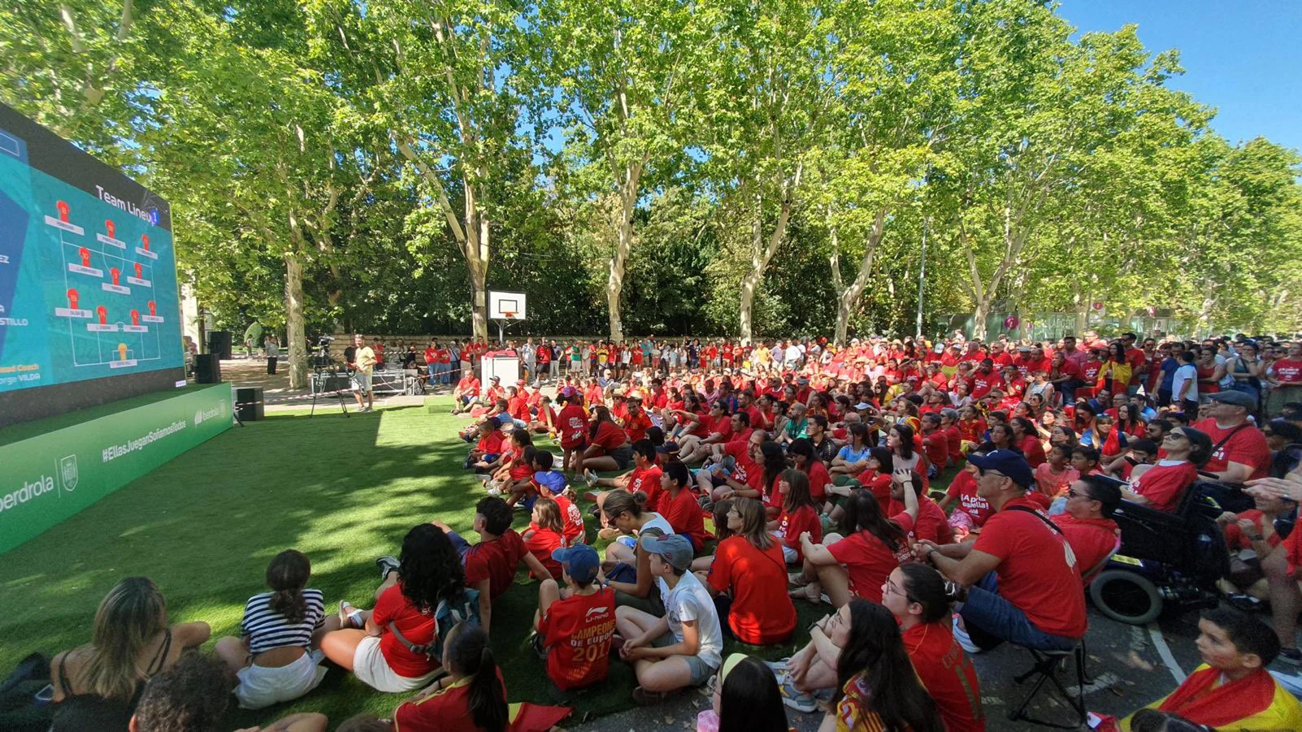 Pantalla gigante en Valladolid durante la final del Mundial Femenino de fútbol