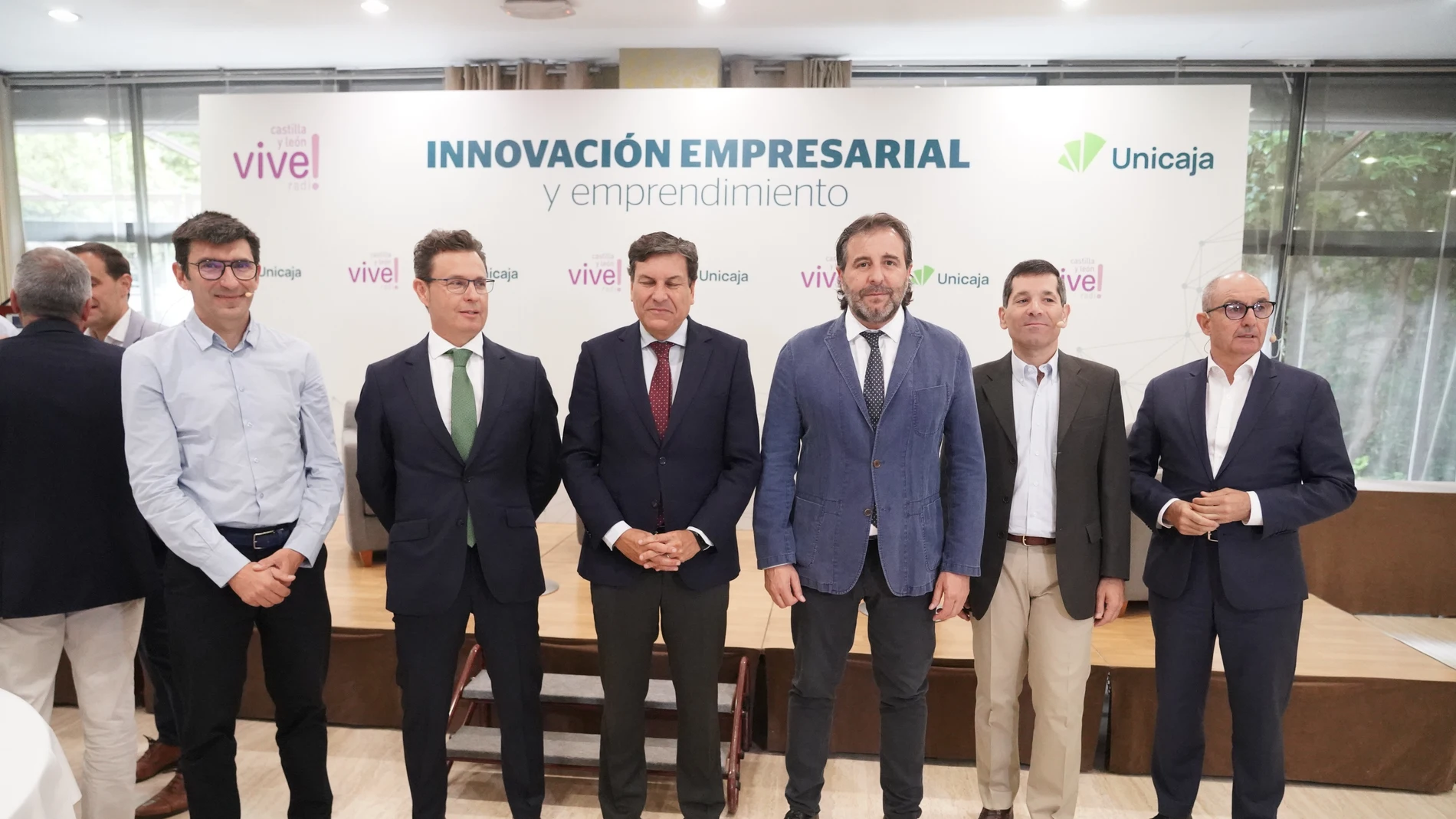 El portavoz de la Junta y consejero de Economía y Hacienda, Carlos Fernández Carriedo, participa en el foro Innovación Empresarial y Emprendimiento, organizado por Vive Radio Castilla y León y Unicaja