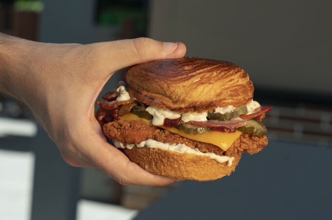 Esta es la hamburguesa de pollo de Dabiz Muñoz que desde hoy podemos pedir en Burger King