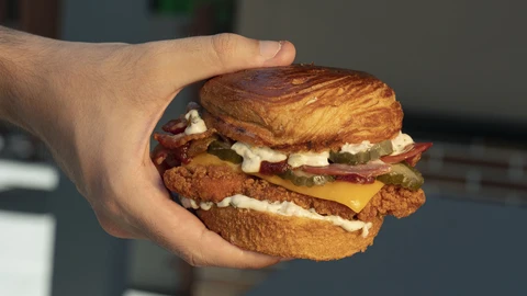 Esta es la hamburguesa de pollo de Dabiz Muñoz que desde hoy podemos pedir en Burger King