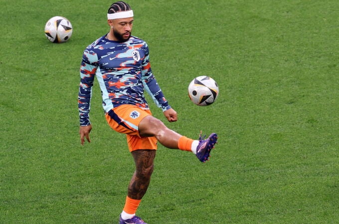 Memphis Depay en un entrenamiento con Países Bajos 