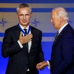 Joe Biden entrega la Medalla de la Libertad al secretario general de la OTAN, Jens Stoltenberg