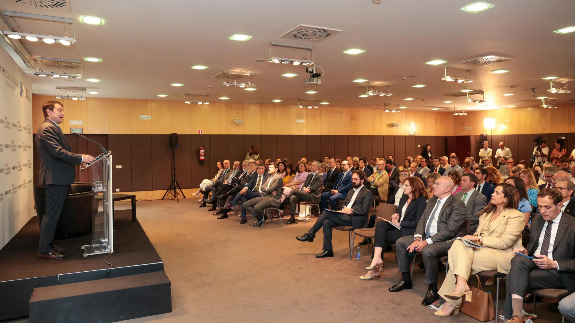 El presidente de la Junta, Alfonso Fernández Mañueco, durante su participación en el foro