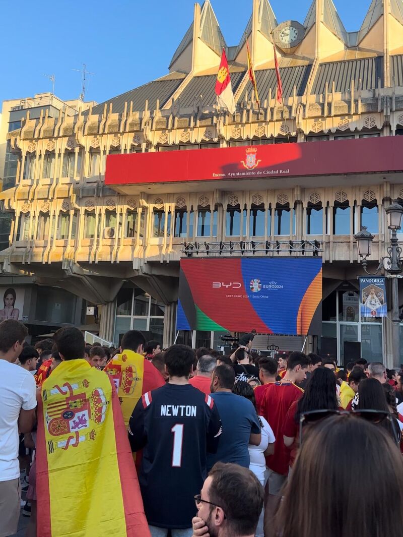Pantalla gigante en la Plaza Mayor de Ciudad Real