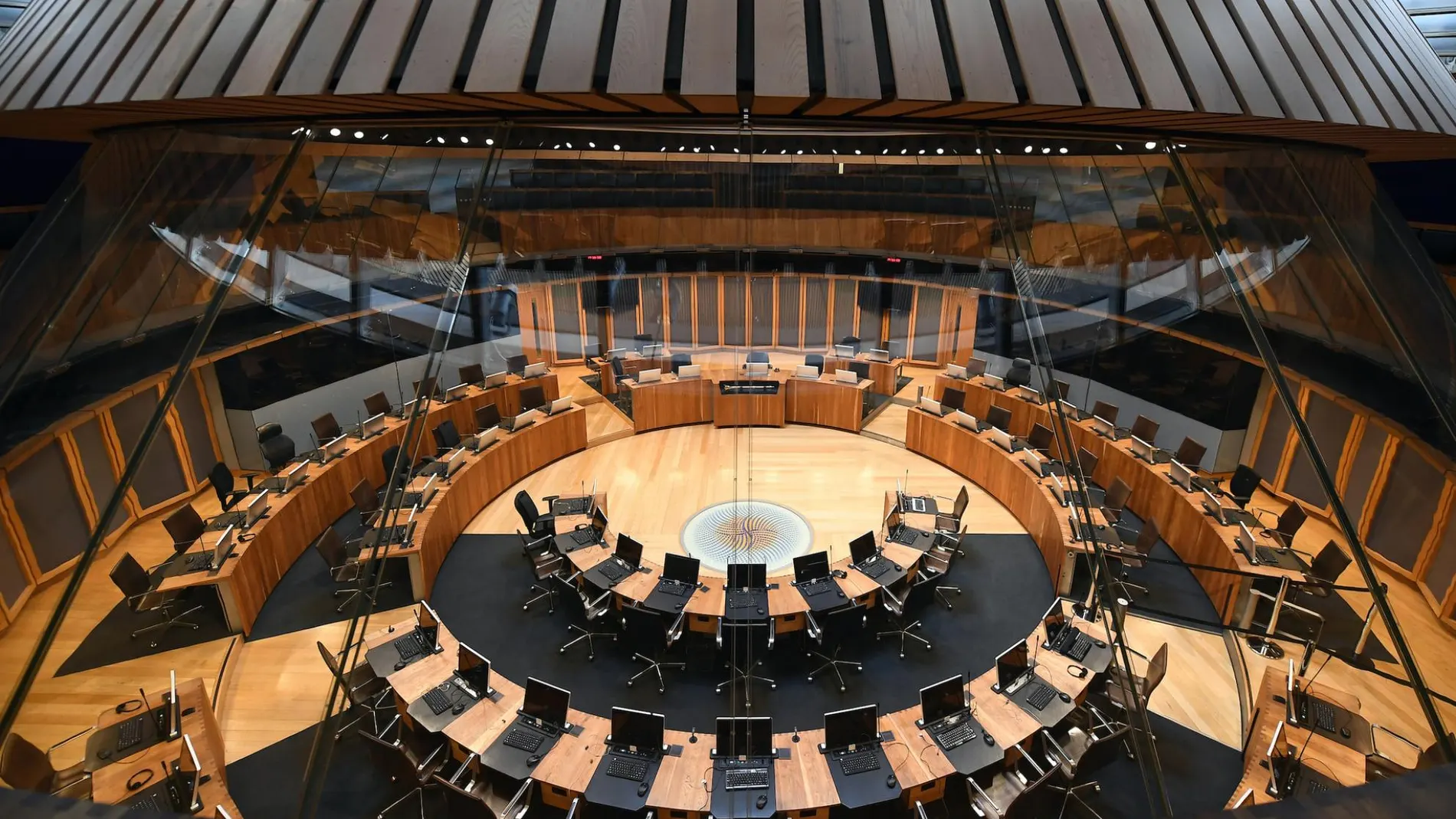 Este país de Europa castigará a los políticos por mentir una nueva ley