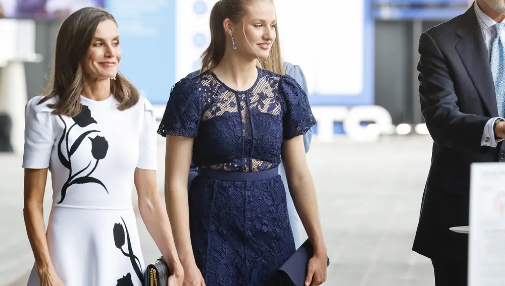 La Reina Letizia junto a Leonor en Girona.