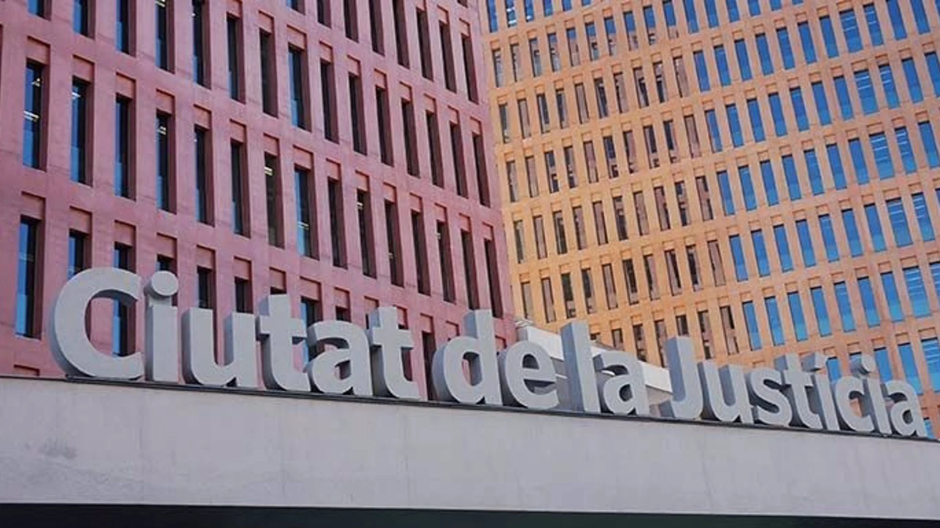 La Fiscalía de Barcelona recurre la sentencia por insultos homófobos en un McDonalds