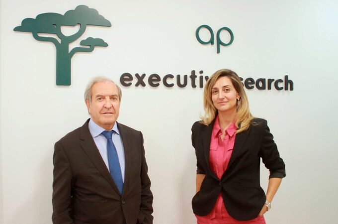 Roberto Legaz Poignon, nuevo Director General, y María Trinidad Navarro, Consejera- Managing Partner, en las oficinas de AP Executive Search en Madrid
