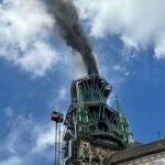 Incendio en la aguja de la catedral de Rouen