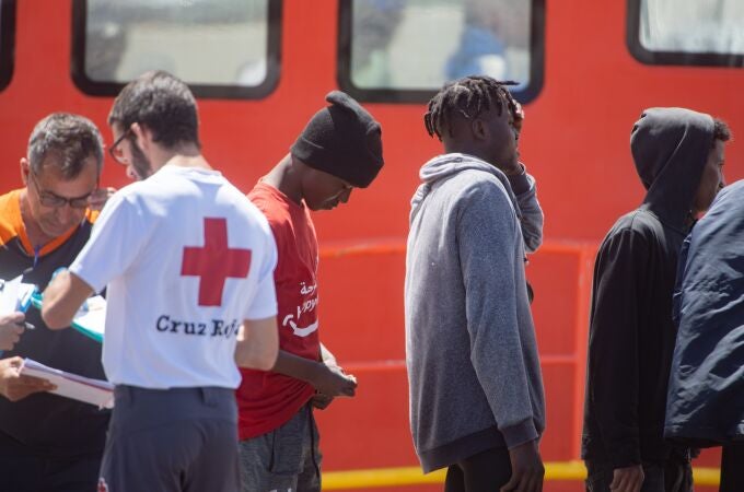 Inmigrantes de origen subsahariano que intentaban llegar a Fuerteventura en una lancha neumática.