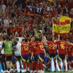 La selección celebra su triunfo ante Francia ante la afición 