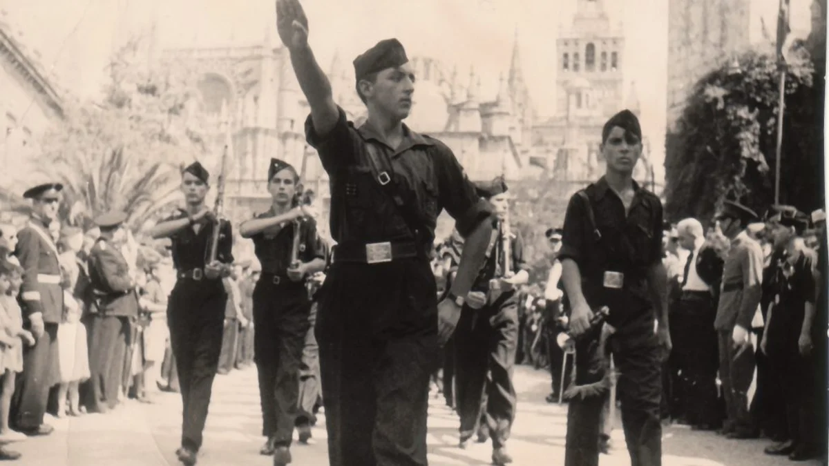 Falange y José Luis de Arrese: así se creó el brazo civil del régimen de Franco