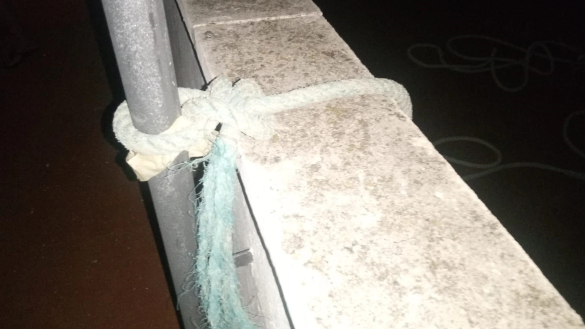 Imagen de la cuerda atada en la azotea por los presuntos ladrones. MOSSOS D'ESQUADRA 12/07/2024