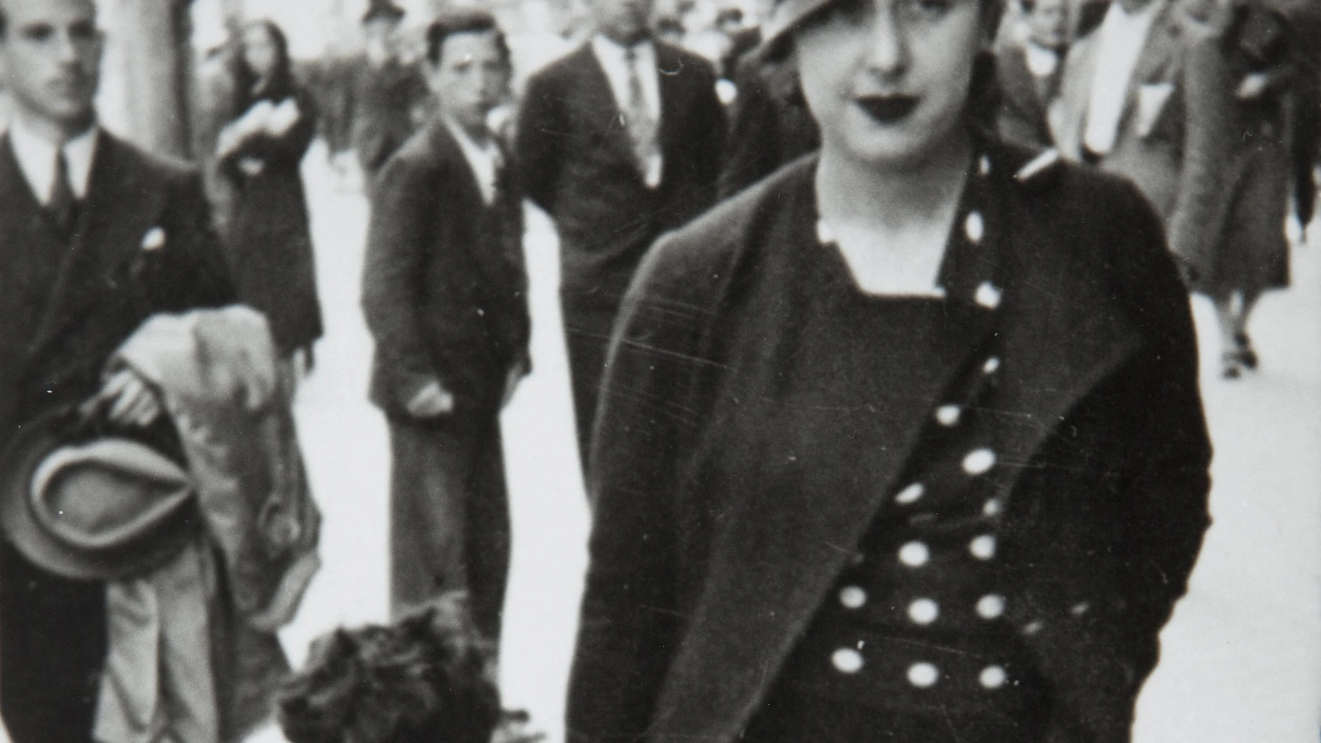 LUISA CARNES, CON SU HIJO RAMON PUYOL, A MEDIADOS DE LOS AÑOS 30