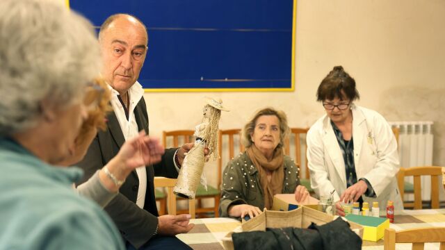 El presidente de la Diputación de Segovia, Miguel Ángel de Vicente, visita uno de los centros