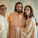 Anant Ambani, con su padre Mukesh Ambani