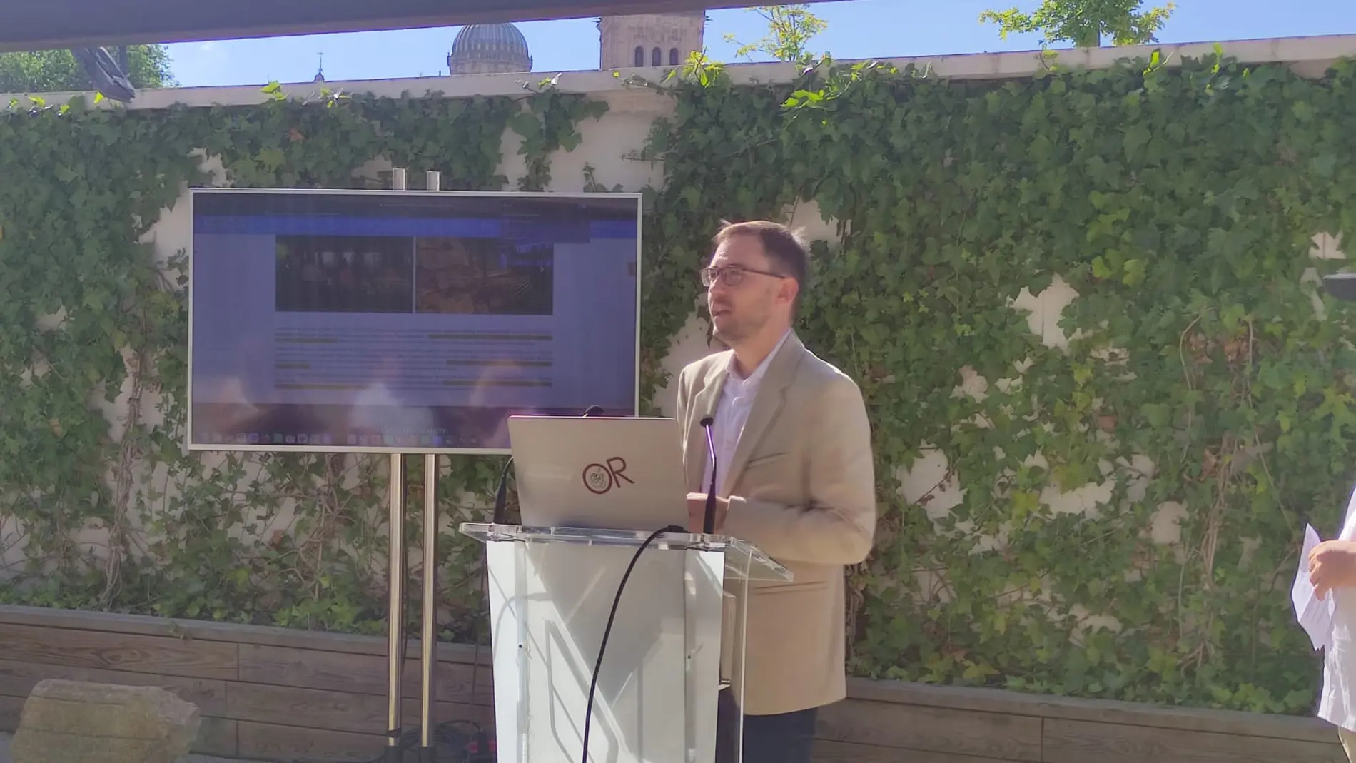 El concejal de Turismo del Ayuntamiento de Salamanca, Ángel Fernández Silva, presenta la nueva constelación