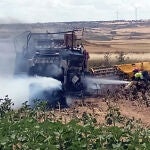 Incendio originado en una empacadora y calcina ocho hectáreas de pasto en Ledesma (Soria)