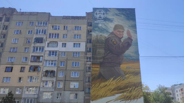 Los murales ayudan a mantener vivo el recuerdo de los soldados caídos en Ucrania