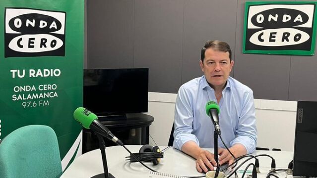 Entrevista del presidente de Castilla y León, Alfonso Fernández Mañueco, durante el programa "La Brújula" de Onda Cero