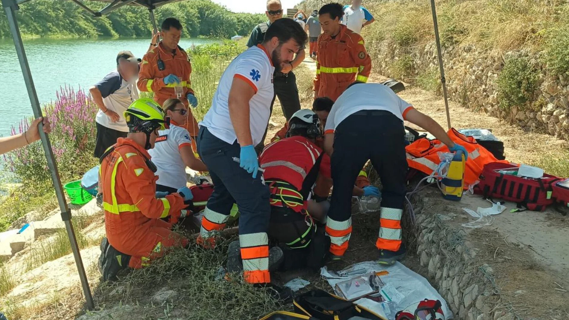 El hombre estaba pescando en una zona de pesca de la Ribera