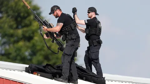 Agentes del Servicio Secreto se preparan antes del mitin de Donald Trump en Pensilvania
