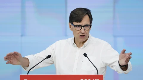 El primer secretario del PSC, Salvador Illa, durante su intervención hoy en el nuevo Consejo Nacional del partido en la que presentó su informe político en el cual el PSC mantiene negociaciones con ERC para la formación del Govern de la Generalitat tras su victoria del 12M.