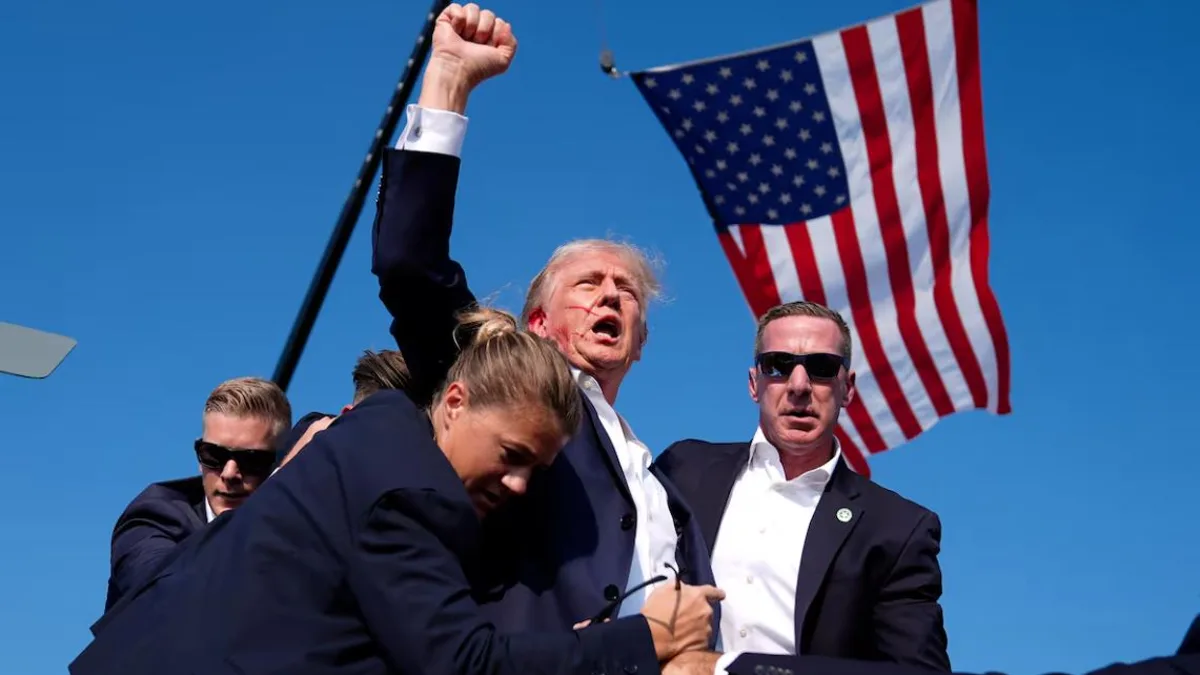 El héroe, la sangre, la bandera: la foto del atentado de Trump que ganará un premio y puede darle la Presidencia