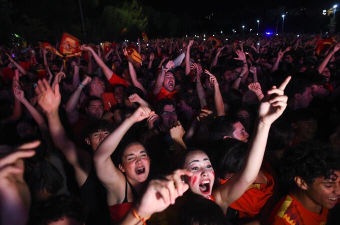 Madrid coloca pantallas en el Puente del Rey para ver la final de la Eurocopa 2024