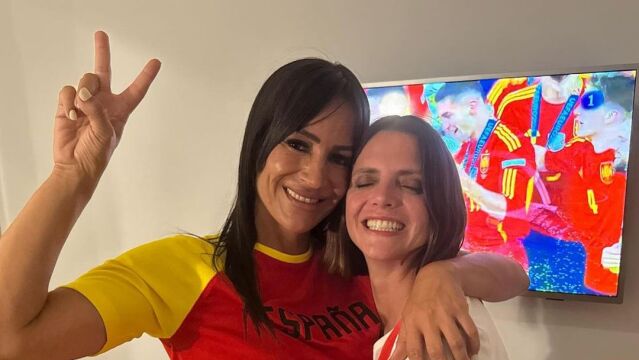 Begoña Villacís y Macarena Gómez celebran el triunfo de España en la Eurocopa 2024