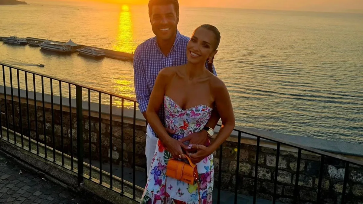 El vestido ibicenco (menos Ibiza y más 'dolce vita') es el que Paula Echevarría se ha llevado a sus vacaciones a la Costa Amalfitana
