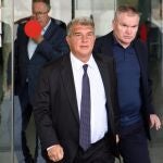 Laporta abandona los juzgados de Barcelona tras declarar por presunta estafa vinculada al CF Reus