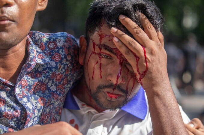 Clash between quota protesters and Chhatra League in Dhaka