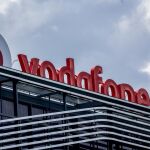 Economía.- Vodafone España (Zegona) y los sindicatos finalizan la negociación del ERE para 898 empleados