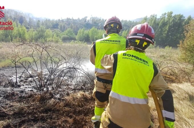 Castellón.- Sucesos.- Restablecida la circulación CV-14 cortada por el incendio de Morella que afecta a 20 hectáreas