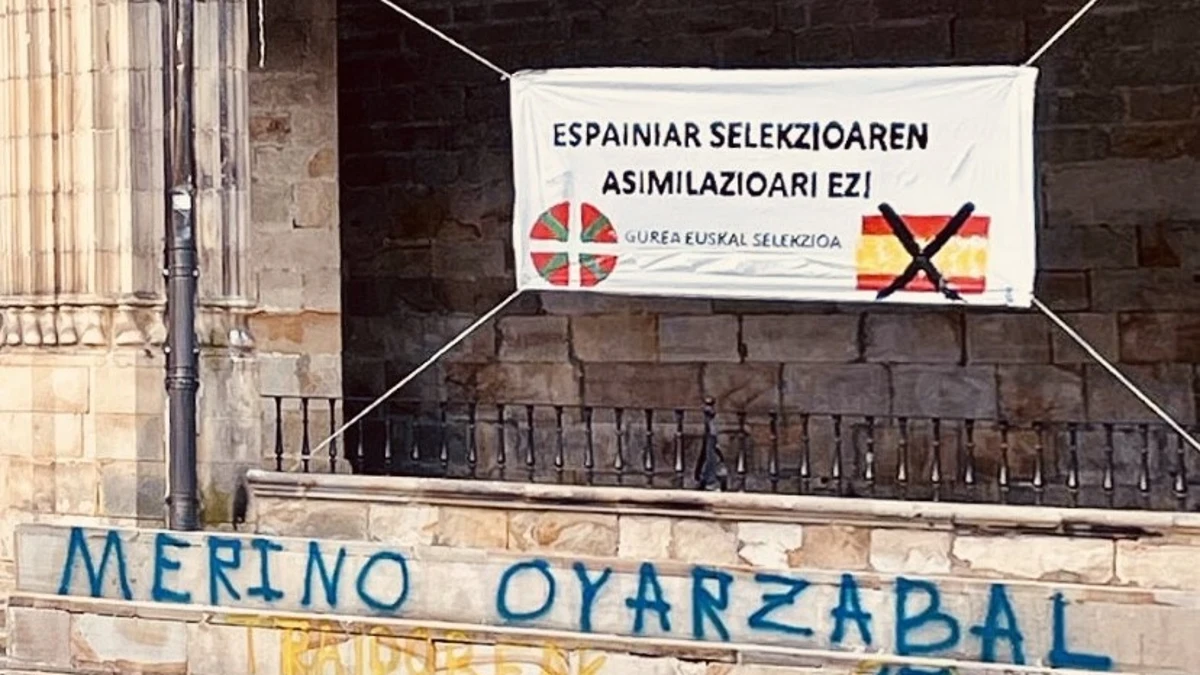 El vicesecretario del PP vasco denuncia por delito de odio las pintadas contra Merino y Oyarzabal en Elorrio