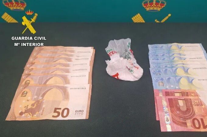 Droga y dinero incautado del detenido