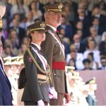 El Rey, acompañado por la Princesa Leonor, entrega hoy los despachos de oficial en la Escuela Naval de Marín