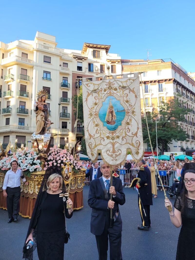 La procesión previa a la Misa Mayor