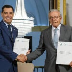 Juanma Moreno e Isidro Fainé, tras la firma del acuerdo 