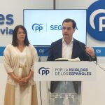 Pablo Pérez y María Cuesta durante la rueda de prensa