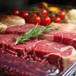 Carne expuesta en un refrigerador