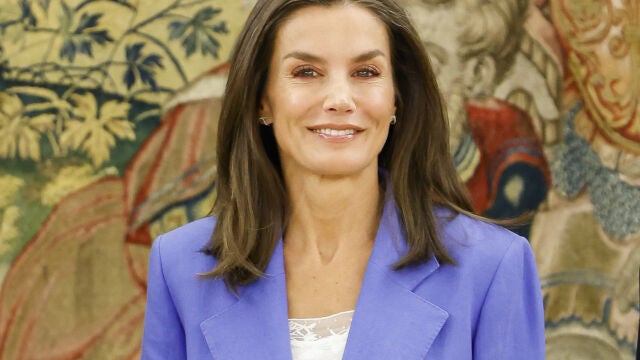 La Reina Letizia recupera las zapatillas.
