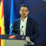 El procurador socialista Diego Moreno durante la rueda de prensa