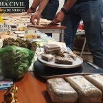 La Guardia Civil ha desmantelado dos activos puntos de venta de drogas muy próximos entre sí en San Javier