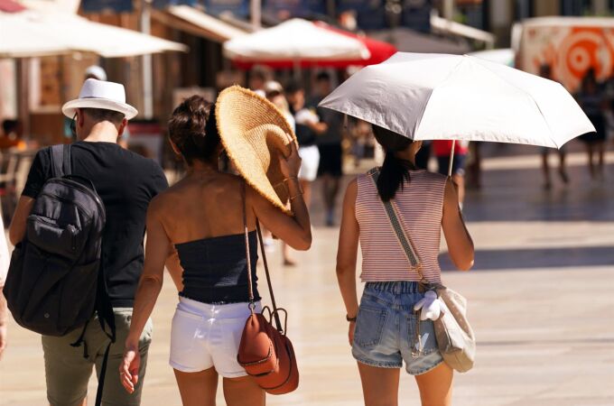 MURCIA.-La primera ola de calor del verano pondrá este jueves en aviso amarillo o naranja a gran parte del país
