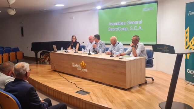 Los directivos de la cooperativa en el momento de la asamblea
