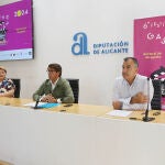 Cristina Figueira, Juan de Dios Navarro y Vicene Seva en la presentación hoy de Gastro Cinema en la Diputación de Alicante