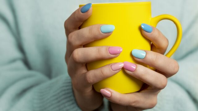 Sanidad ordena retirar un esmalte de uñas de una conocida marca